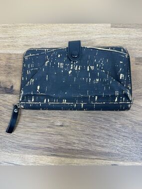 Queork Zip Around Wallet Wristlet Clutch Black Gold Cork Vegan Leather Women’s